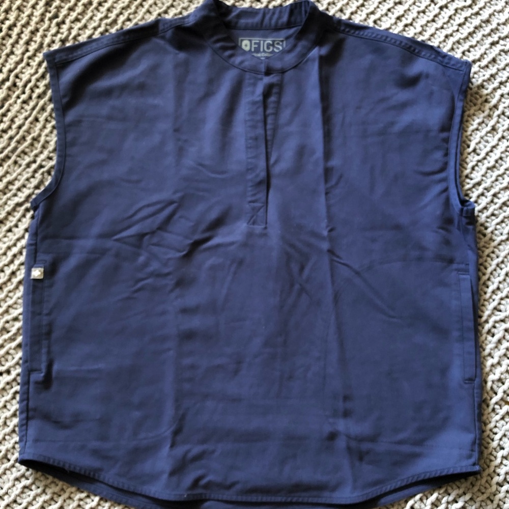 Figs Scrub top
